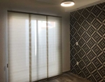 Estas pensando en que elegir para la decoración de tus ventanas? Cortinas o persianas